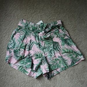 Kensie tropical shorts with tie.